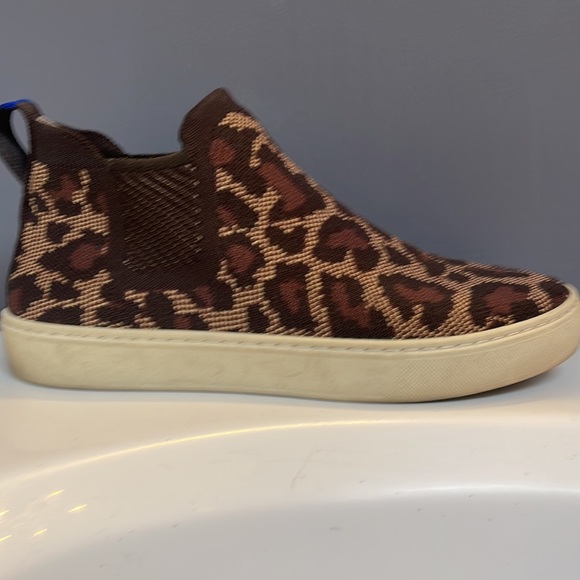 Rothy’s Chelsea Sneaker Leopard Print - Picture 3 of 9